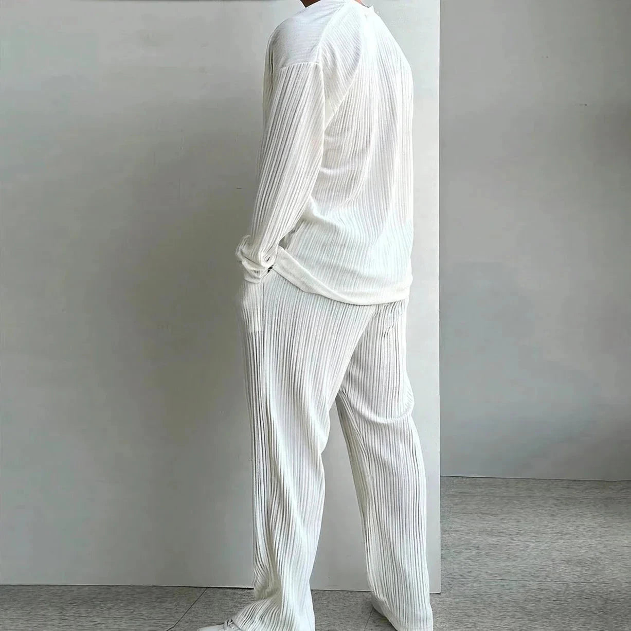 Herren Plisse Set Weiß | Lässiger Freizeitanzug mit Faltenstruktur [ Herrenkollektion - Leinensets - Frühling & Sommer '25 ] 163 - Herren Plisse Set Weiß Gratti Paris 