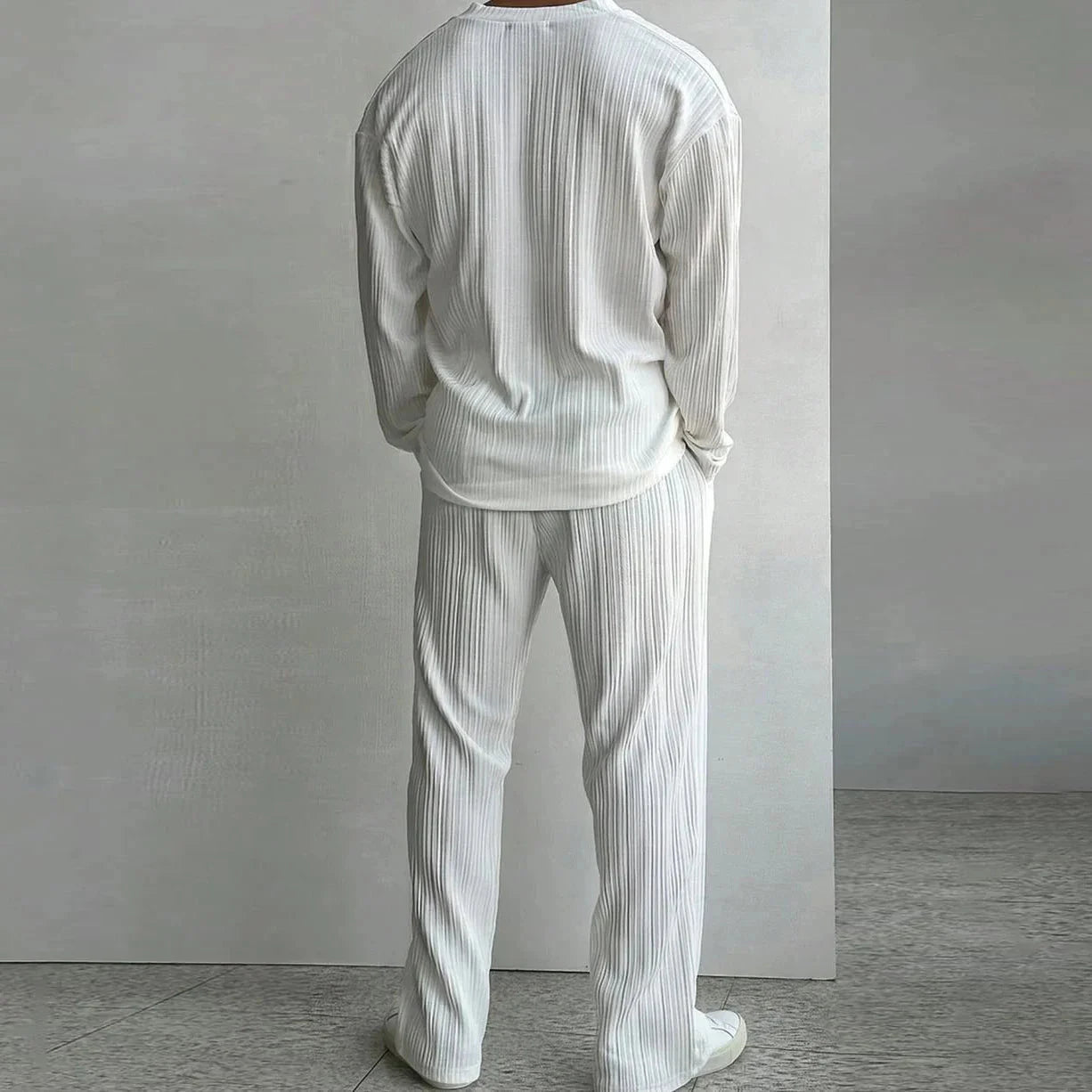 Herren Plisse Set Weiß | Lässiger Freizeitanzug mit Faltenstruktur [ Herrenkollektion - Leinensets - Frühling & Sommer '25 ] 163 - Herren Plisse Set Weiß Gratti Paris 