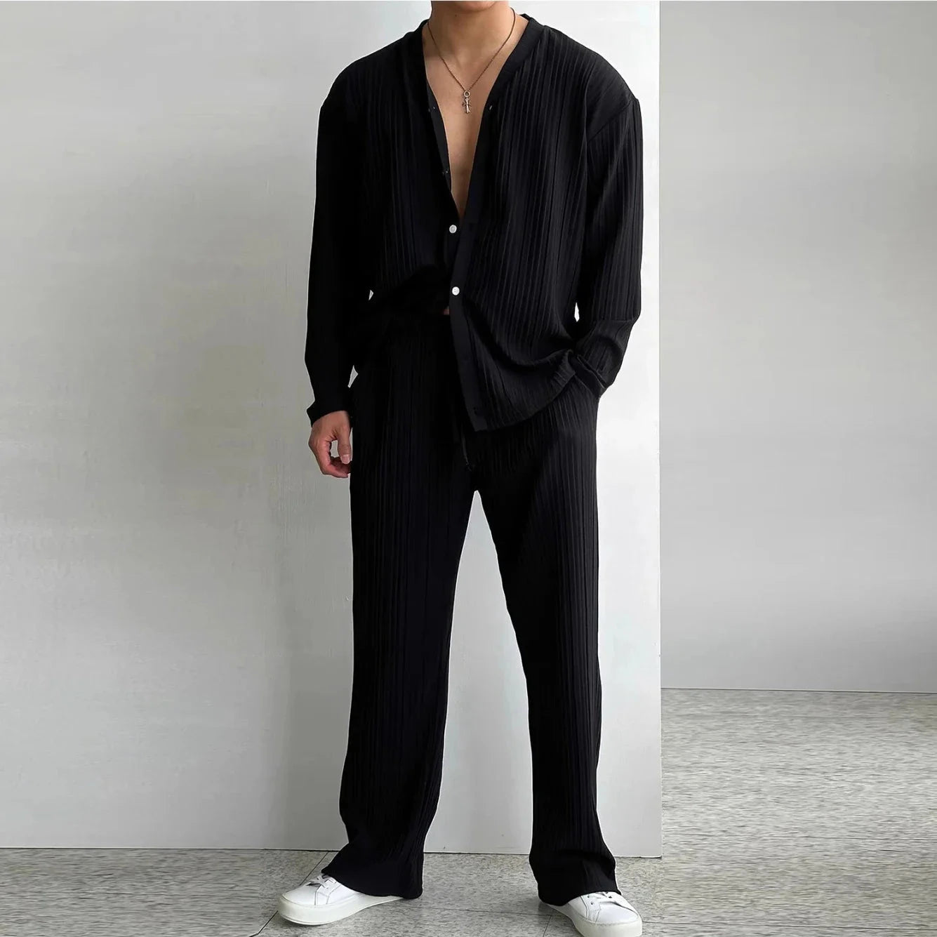 Herren Plisse Set Weiß | Lässiger Freizeitanzug mit Faltenstruktur [ Herrenkollektion - Leinensets - Frühling & Sommer '25 ] 163 - Herren Plisse Set Weiß Gratti Paris Schwarz XS 