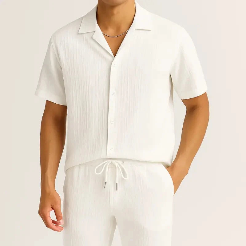 Herren Plisse Set Weiß | Lässiges Hemd und Hose im Falten-Design [ Herrenkollektion - Leinensets - Frühling & Sommer '25 ] 190 - Herren Plisse Set Weiß Gratti Berlin 