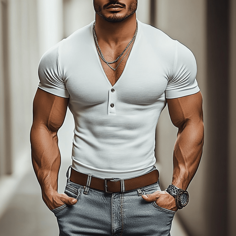 Herren T-Shirt V-Ausschnitt Slim Fit | Muskelshirt mit Knopfleiste weiß [ Herrenkollektion - Frühling & Sommer '25 - Hemden ] 108 - Herren T-Shirt V-Ausschnitt Slim Fit Gratti Paris 